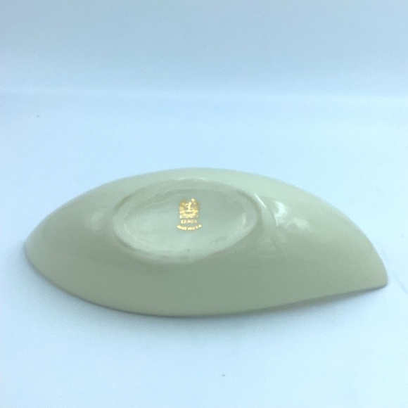 Two Lenox Leaf Shaped Serving Dishes - Picture 8 of 12